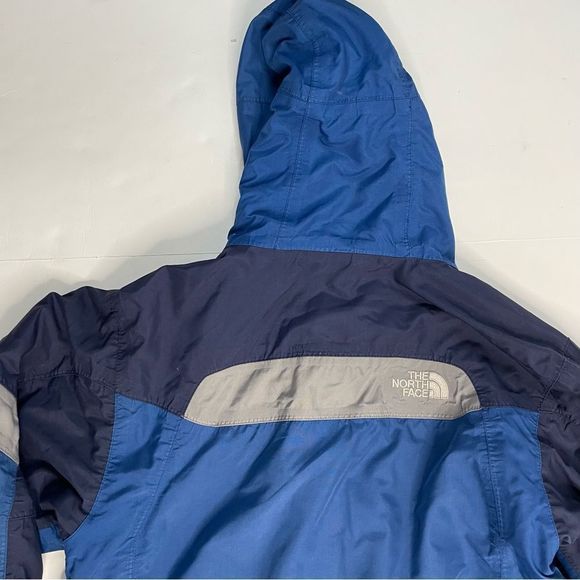 The North Face Lightweight Jacket - Picture 7 of 10